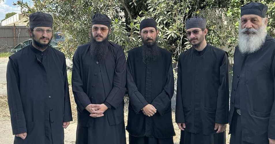 Αποχωρεί η Κλαϊδή από την υπεράσπιση των μοναχών
