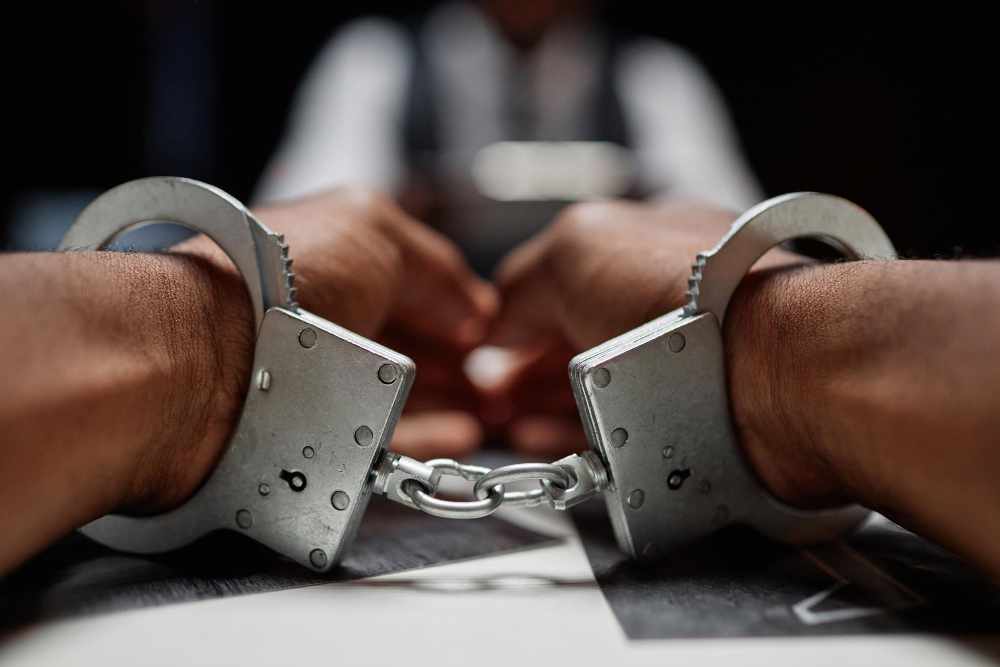 Τσακώθηκαν στη δουλειά και του έριξε καυστικό υγρό