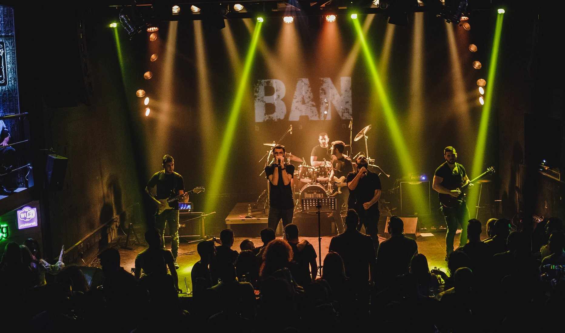 BANΞ