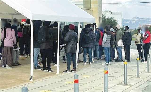 Ο κακός χαμός στο Γραφείο Ευημερίας στην επ. Αμμοχώστου απο παράτυπους μετανάστες