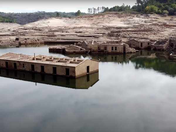 Στην Ισπανία ένα χωριό «φάντασμα» ήρθε και πάλι στην επιφάνεια