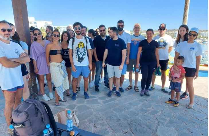 Καθαρισμός παραλίας και βυθού στην Αγία Νάπα