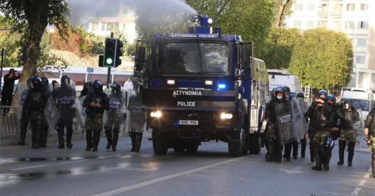 Έφερε και τον Αίαντα για τη διαμαρτυρία