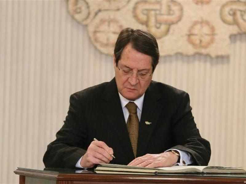 Σοβαρές καταγγελίες για το κούρεμα του 2013