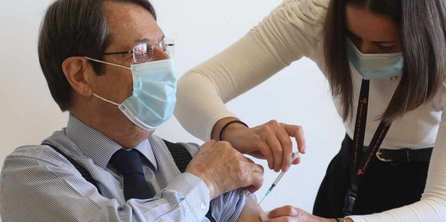 Εμβολιάζεται αύριο με την 3η δόση ο Αναστασιάδης