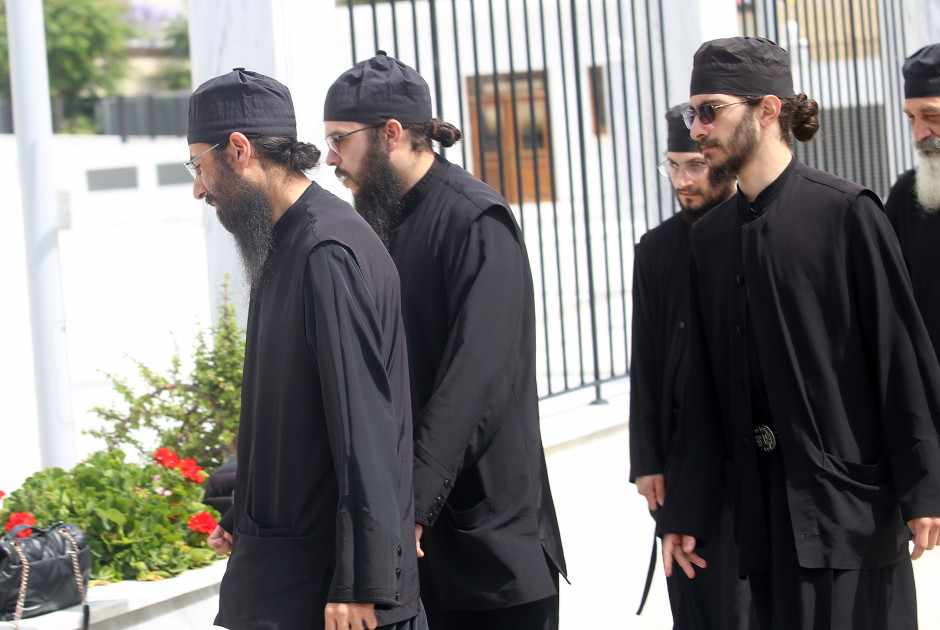 «Έλυσαν τη σιωπή τους» οι μοναχοί
