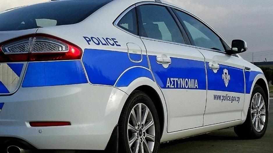 Πάφος: 33χρονη έρχινε πέτρες σε τζάμια και επιτέθηκε σε αστυνομικούς