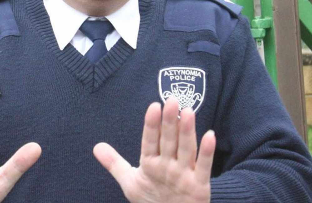 Αστυνομικός έκλεβε από υπεραγορά τον έπιασαν οι κάμερες