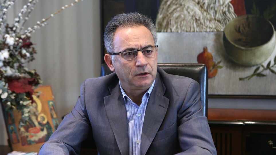 Πώς απαντούν οι δημοσκόποι στον Αβέρωφ