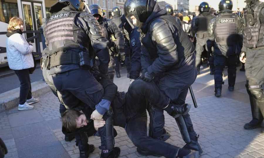 Ουκρανία: Με βίντεο το Κίεβο χλευάζει τη ρωσική επιστράτευση