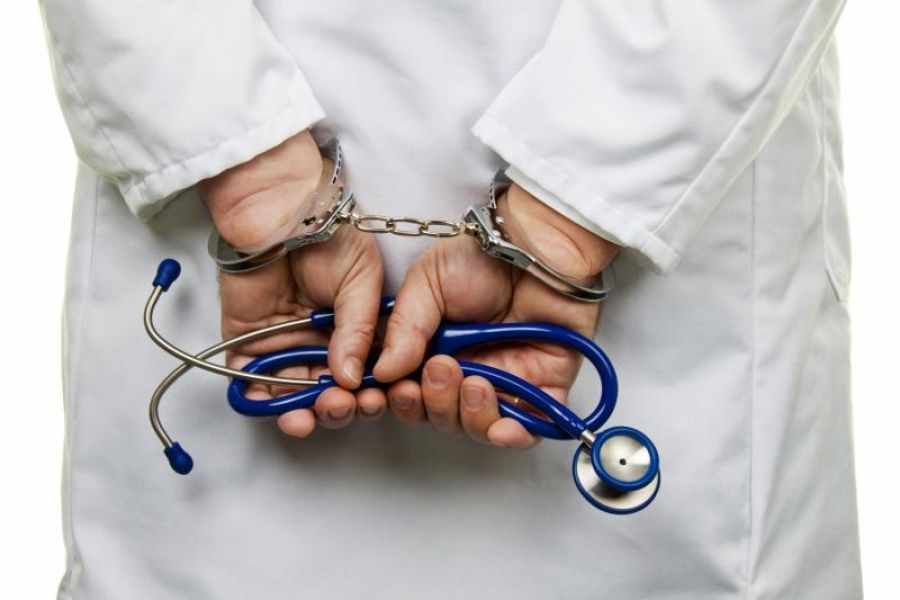Παρίστανε τον γιατρό και έδινε φάρμακα