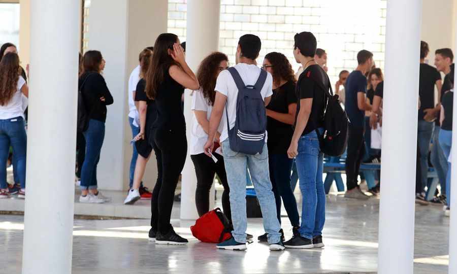 Εκπαιδευτικός χωρίς τεστ μετέδωσε τον ιό σε 44 άτομα