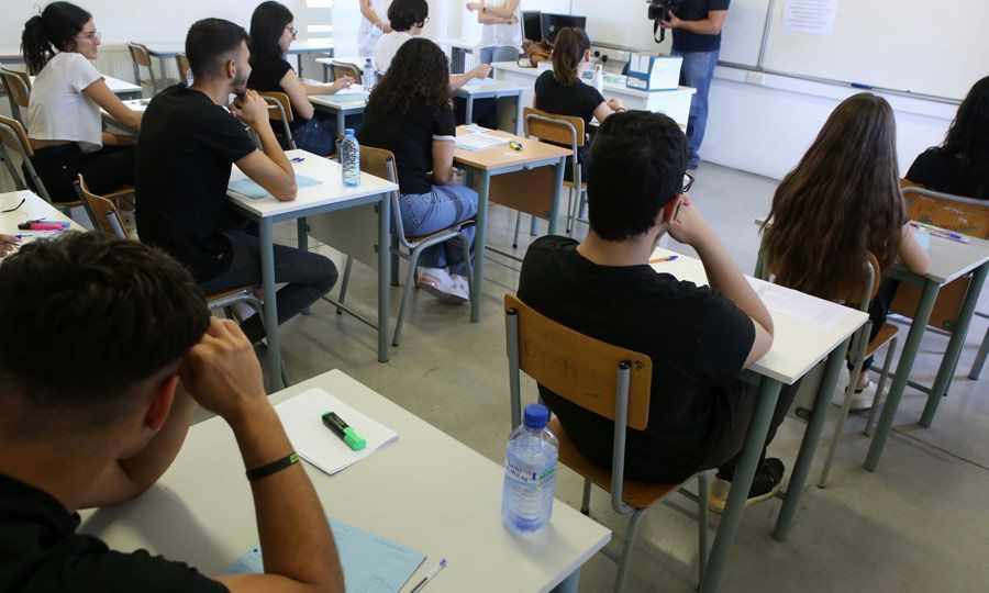 Το ξέσπασμα της 18χρονης Σιαρπέλλα για τις εξετασεις τετραμηνων ειναι η αποτυχια της παιδειας του τοπου