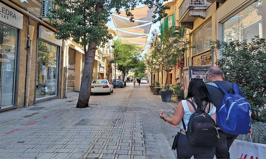 Οι μετανάστες έχουν μετατραπεί σε καταστηματάρχες, εκτελούν επιχειρηματικές δραστηριότητες χωρίς κανένα έλεγχο