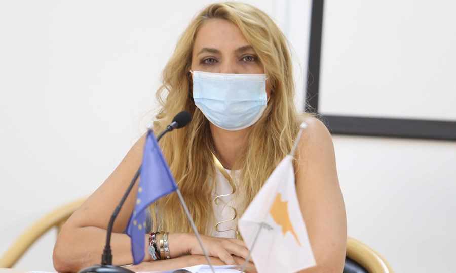 Δρ. Πανά: Δεν λέμε να μην γιορτάσουμε, αλλά...