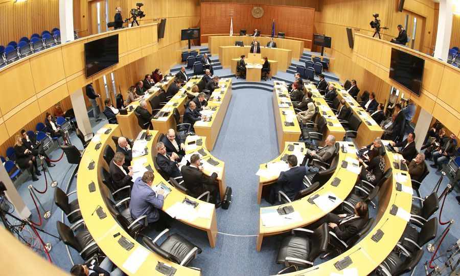 Βουλή: Ετοιμάζει πρόταση νόμου για την τακτική χρηματοδότηση των κομμάτων