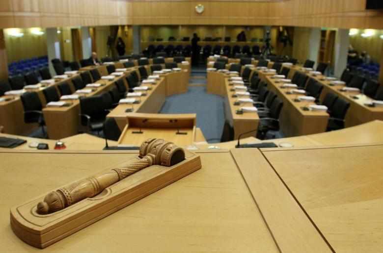 Θα μαζεύεις υπογραφές και θα καταθέτεις προτάσεις στη Βουλή