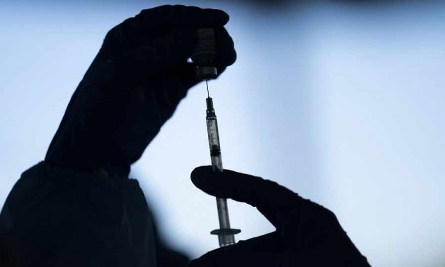 Ανεμβολίαστοι: θα πληρώνουν φόρο,που ειναι ανεμβολιαστοι