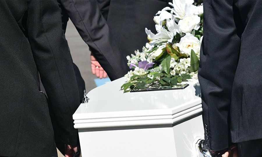 Επικίνδυνες οι κηδείες