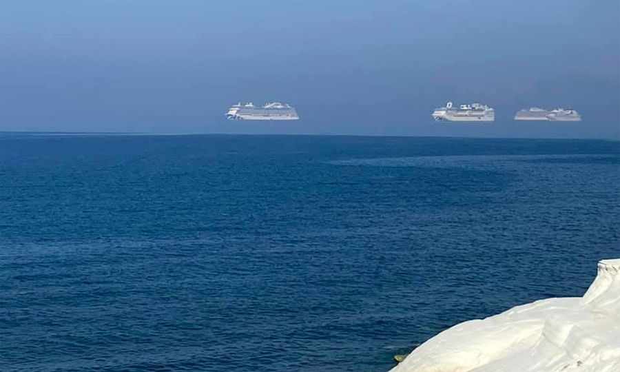 Κρουαζιερόπλοια που αιωρούνται στη Λεμεσό
