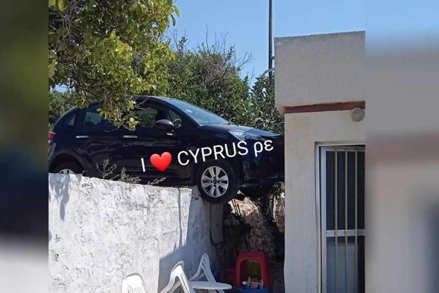 Κυπριακό! Πάρκαρε στον... αέρα το όχημά του μπροστά σε οικία