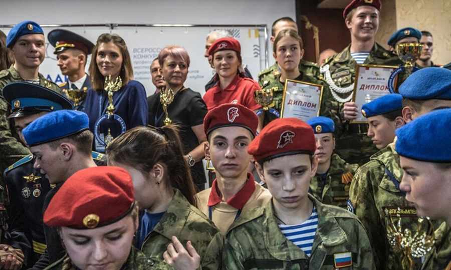 Ρωσία: O Πούτιν φτιάχνει νέα γενιά υποστηρικτών μέσα από τα σχολεία