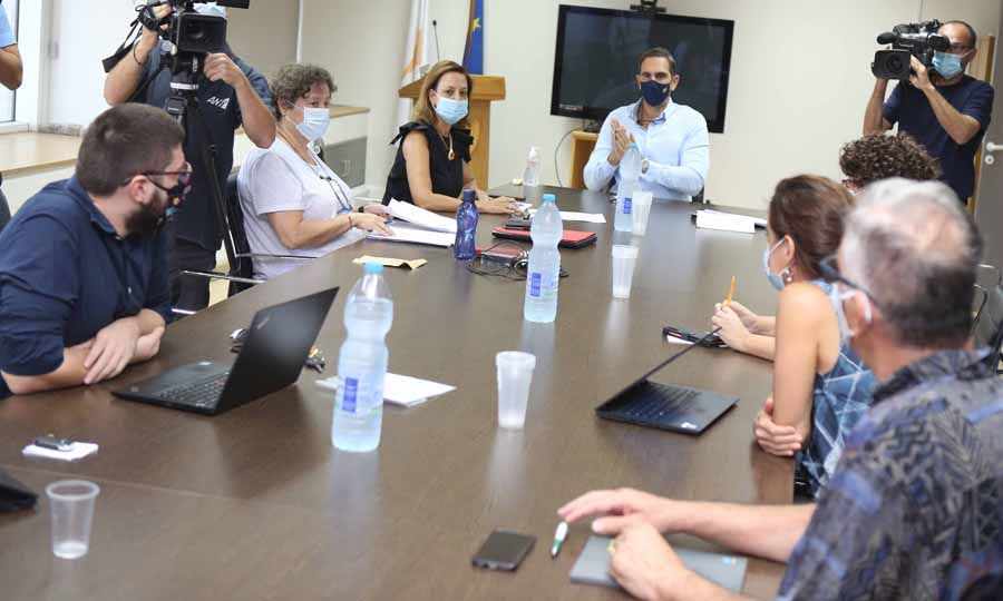 Παραμένουν τα sms,ο περιορισμός στα σπίτια από τις 9 το βράδυ.....