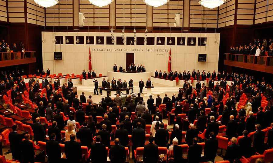 Τουρκία: Κόντρα βουλευτών κυβέρνησης - αντιπολίτευσης για το «θα έρθουμε μια νύχτα»