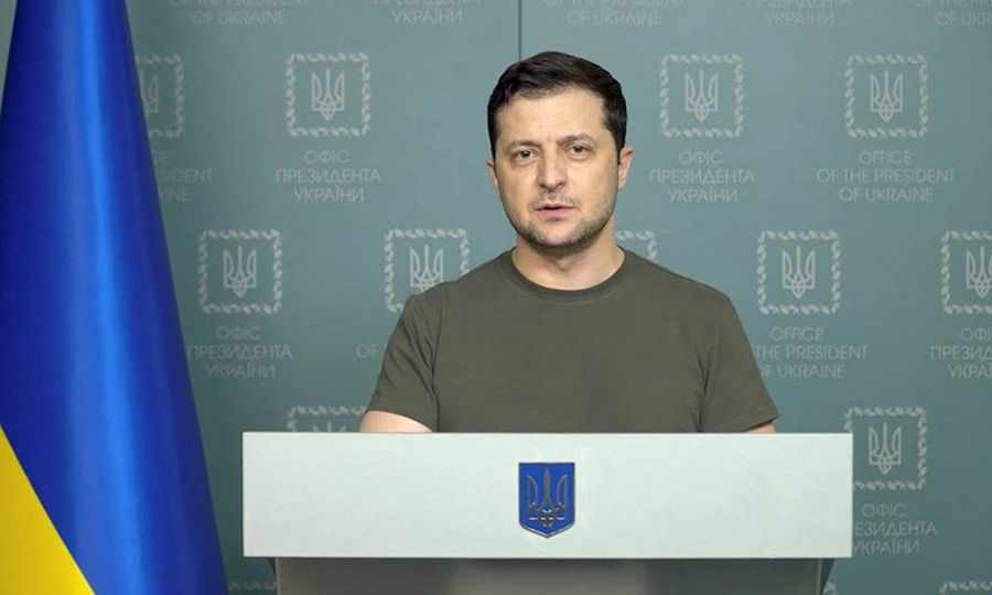 Τα δάκρυα της μεταφράστριας: Λύγισε από συγκίνηση στο διάγγελμα Ζελένσκι