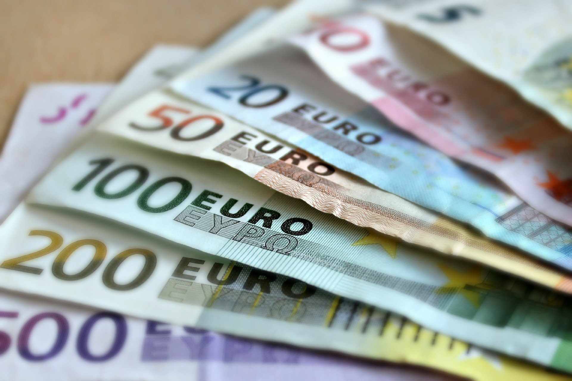 Αρχίζουν οι πληρωμές επιδομάτων & συντάξεων ενόψει Χριστουγέννων