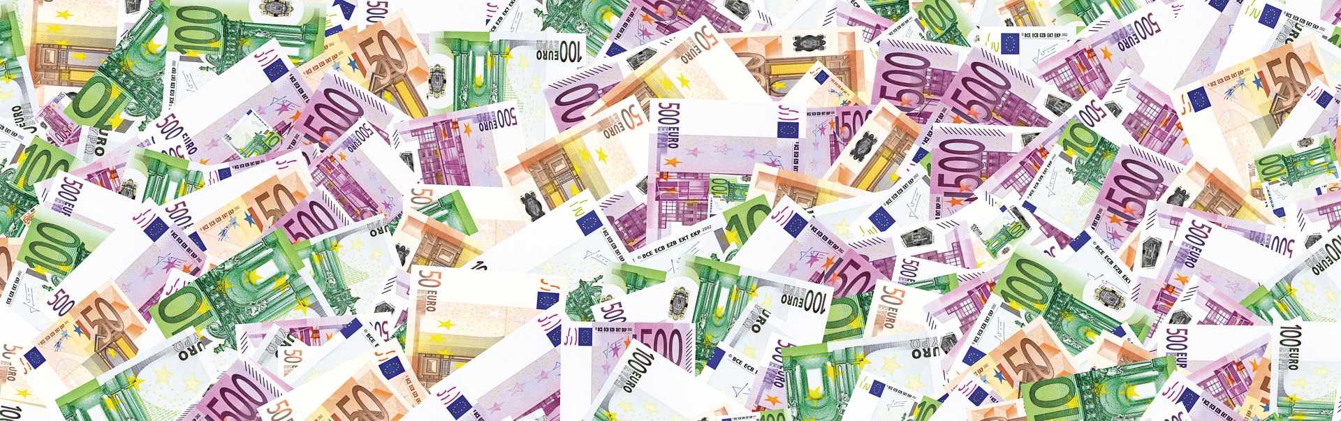 Ρευστό €17 δισ. «κάθεται» στις τράπεζες