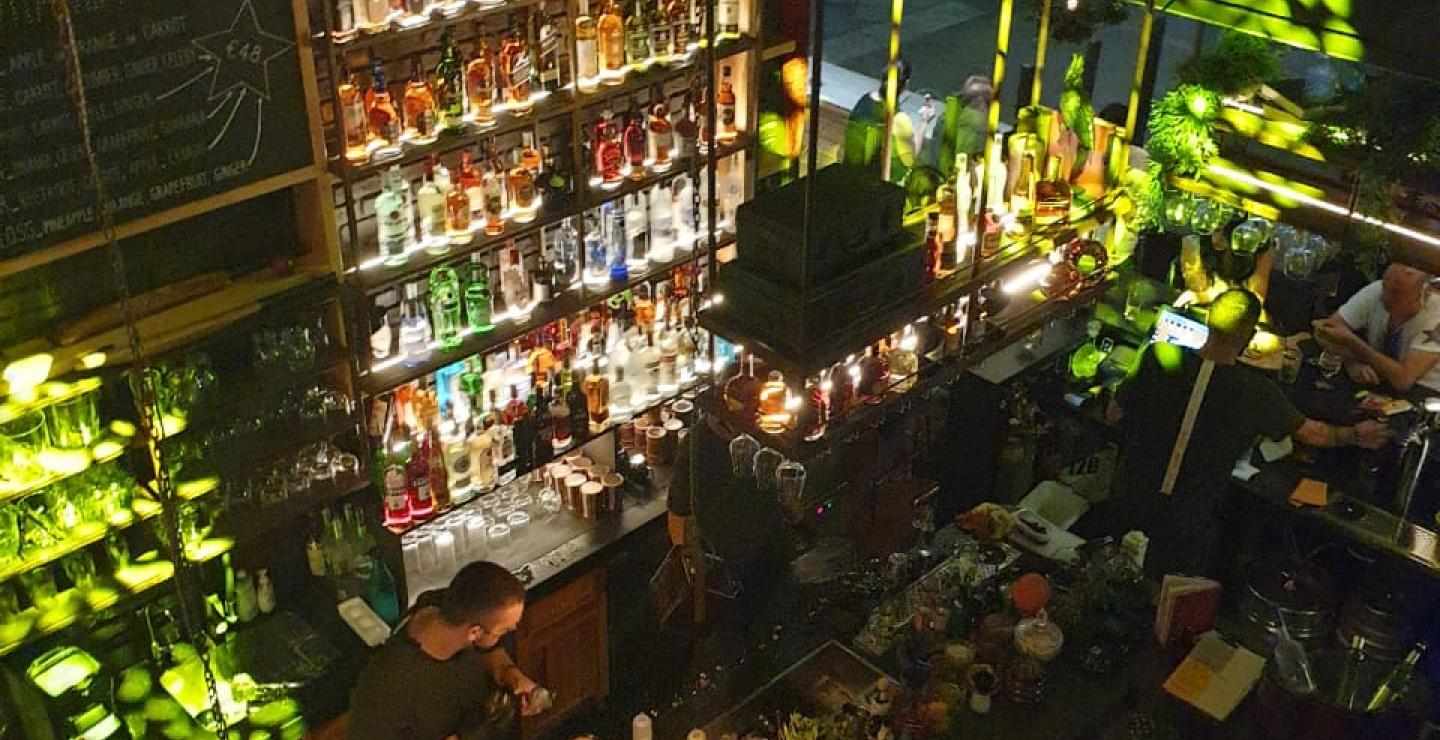 Ένα εντυπωσιακό μπαρ μόλις άνοιξε τις πόρτες του