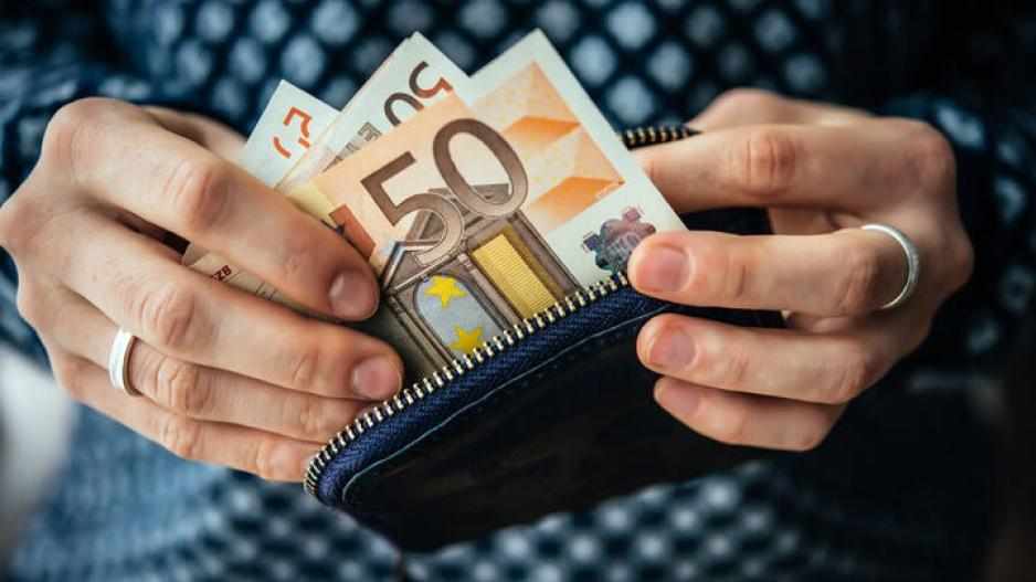 €2.025 ο μέσος ακαθάριστος μισθός στην Κύπρο