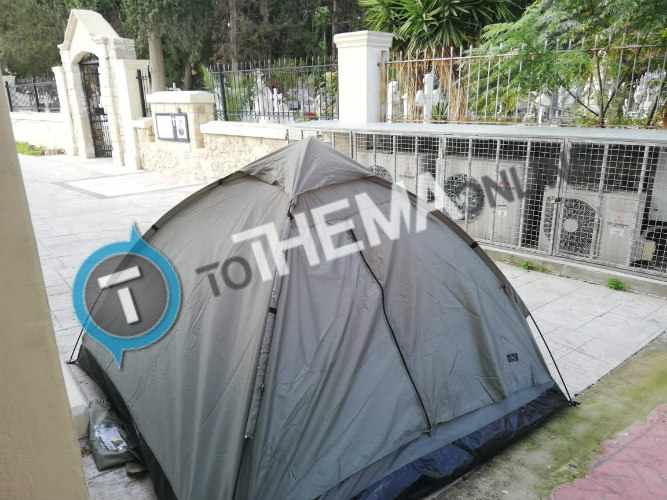 ΛΕΜΕΣΟΣ: Μια ψυχή πεταμένη έξω από νεκροταφείο