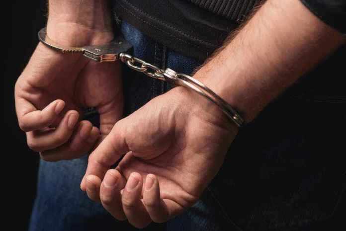Χειροπέδες σε 51χρονο για υπόθεση πορνείας