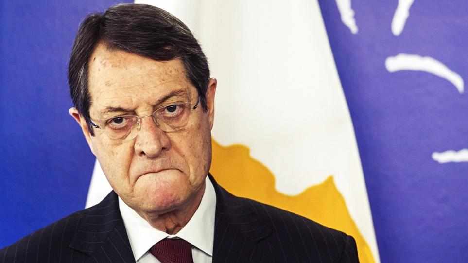 Πρόεδρος της Δημοκρατίας για χρυσά διαβατήρια