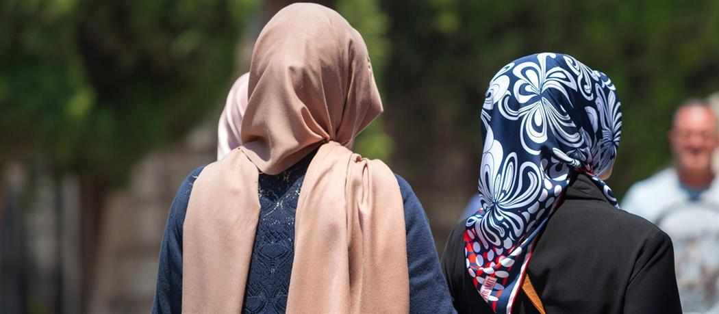 ΕΛΑΜ:Να απαγορεύεται η μαντίλα και η ισλαμική ενδυμασία στα σχολεία