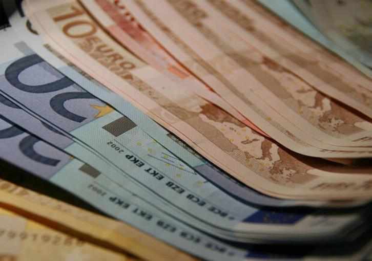 Αύξηση μηνιαίες απολαβές των υπαλλήλων απο  €2.258  στα €2.267