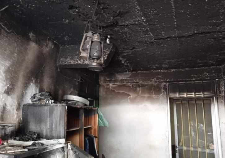 Έκαψαν με κροτίδα το σπίτι ηλικιωμένης