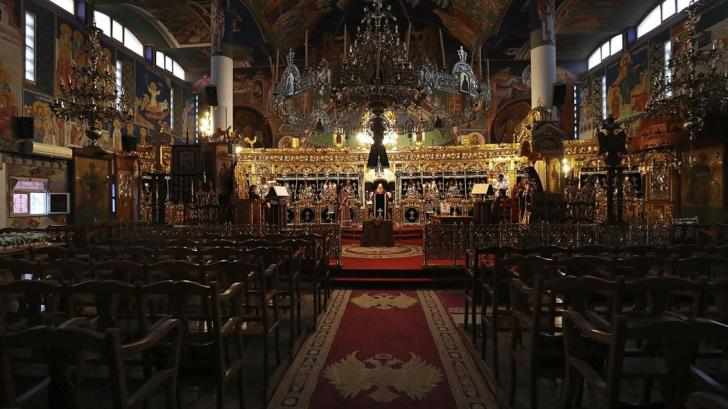 Πολίτες μπήκαν σε εκκλησίες και καταγγέλθηκαν
