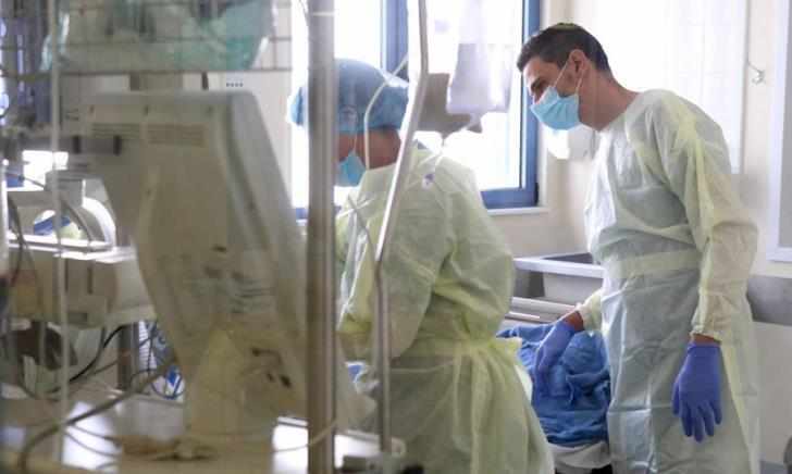 Άτομα νεαρής ηλικίας διασωληνωμένα