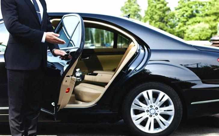 Σε αγορά 32 νέων υβριδικών λιμουζινών αξίας €65 χιλ. περίπου η κάθε μία, προτίθεται να προχωρήσει σύντομα η κυβέρνηση