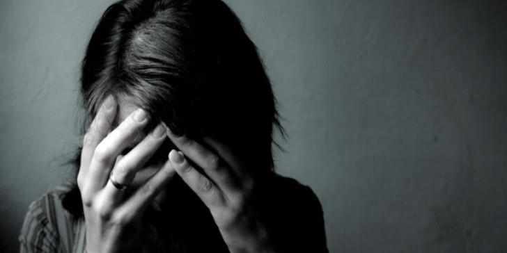 Ξυλοφόρτωσε τη φίλη του στη μέση του αυτοκινητόδρομου