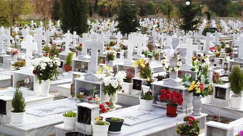 Σε ομαδικούς τάφους τα νεογνά