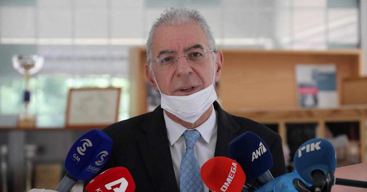 Κάπνιζε σε ζωντανή σύνδεση ο Προδρόμου