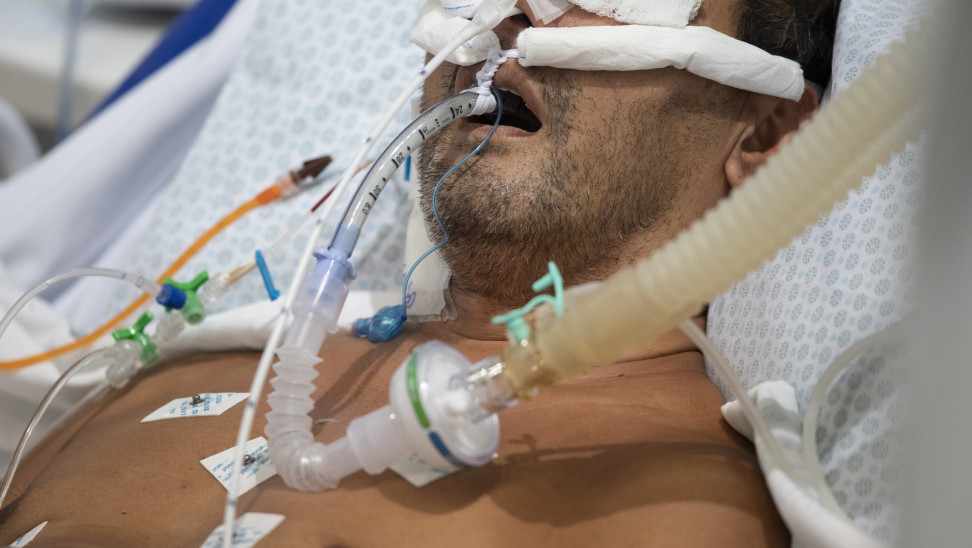 Διασωληνωμένοι πατέρας και γιος με κορωνοϊό