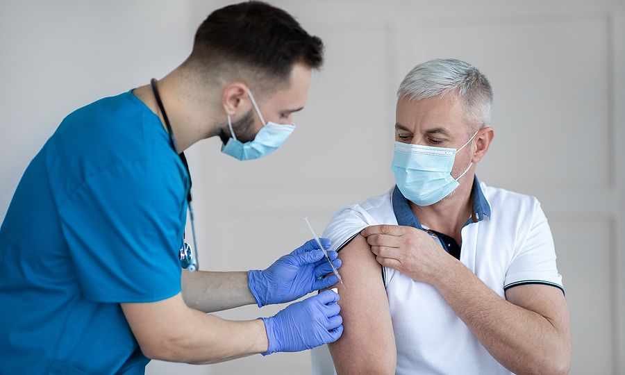 Σε αυτούς προτείνεται η χρήση προσαρμοσμένων εμβολίων