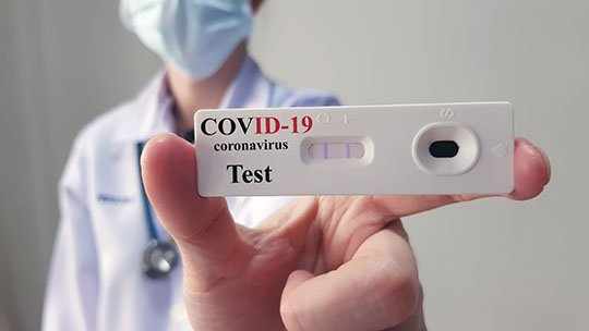 Η τιμή πλαφόν για rapid test θα είναι στα 20 ευρώ