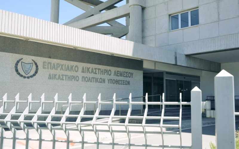 Πίσω στο σπίτι του υπό επίβλεψη