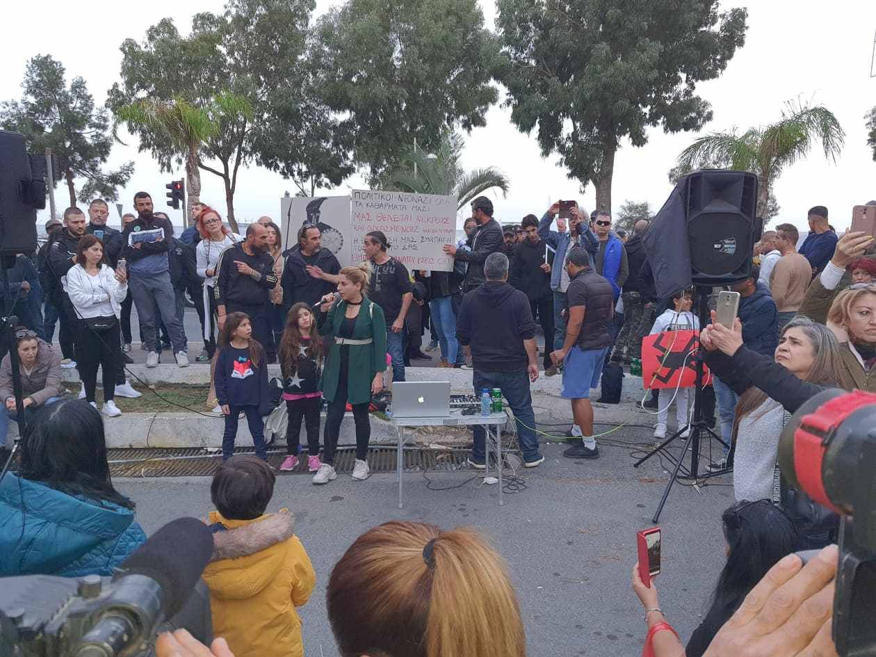 Διαμαρτυρία για τα μέτρα κατά του κορωνοϊού στον εναέριο